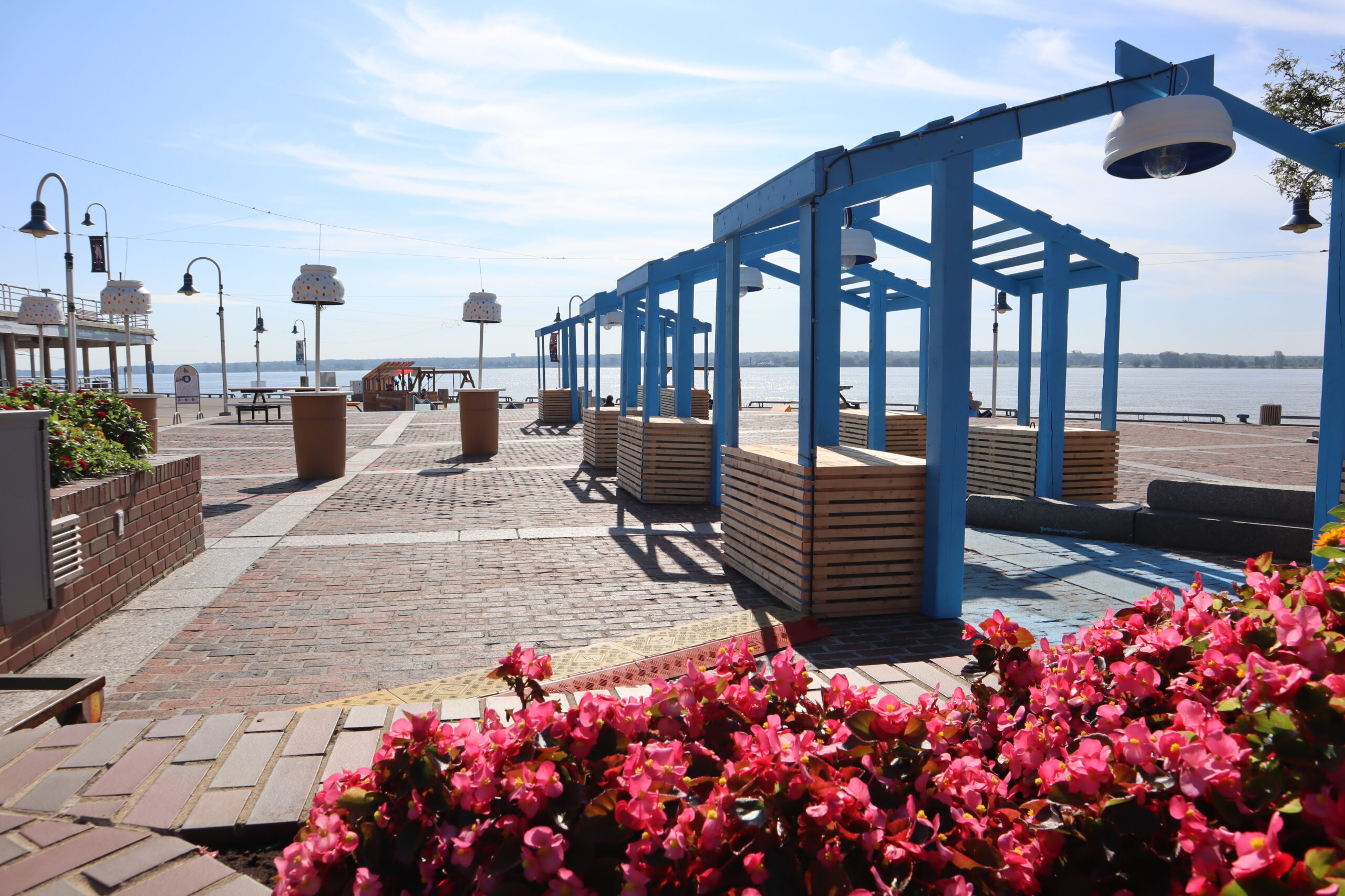 Terrasse face au terminal de croisières